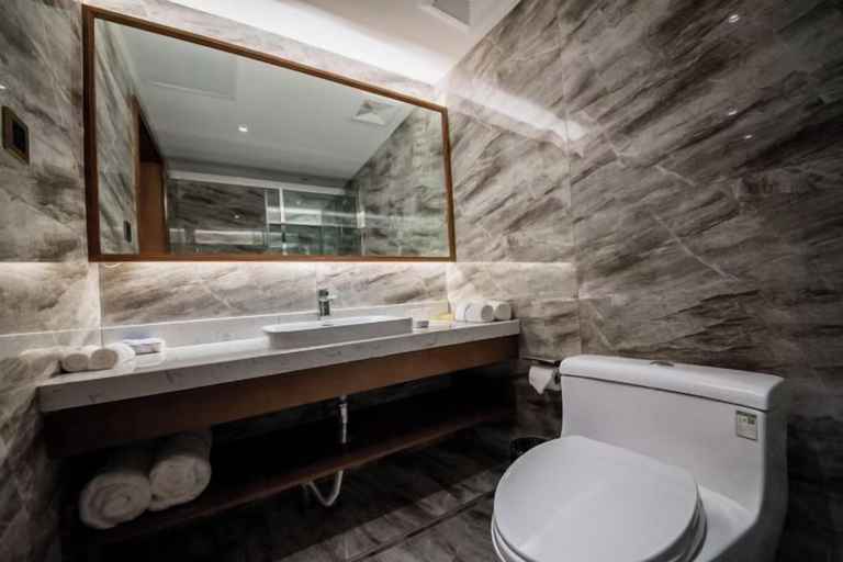 Bathroom 3, Jincheng Hot Spring Hotel, Yantai