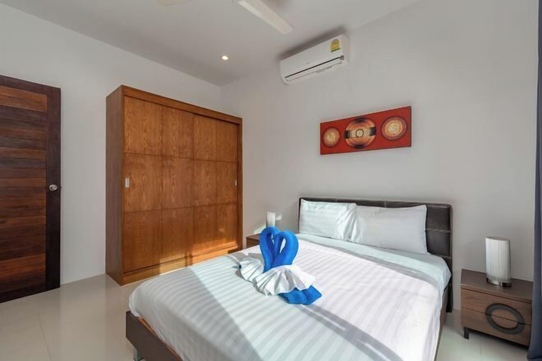 Room 5, Modern 3 Bedroom Boutique Pool Villa, Pulau Phuket