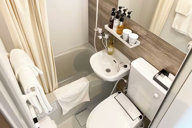 Bathroom 5, Hotel Livemax Tendo, Tendo