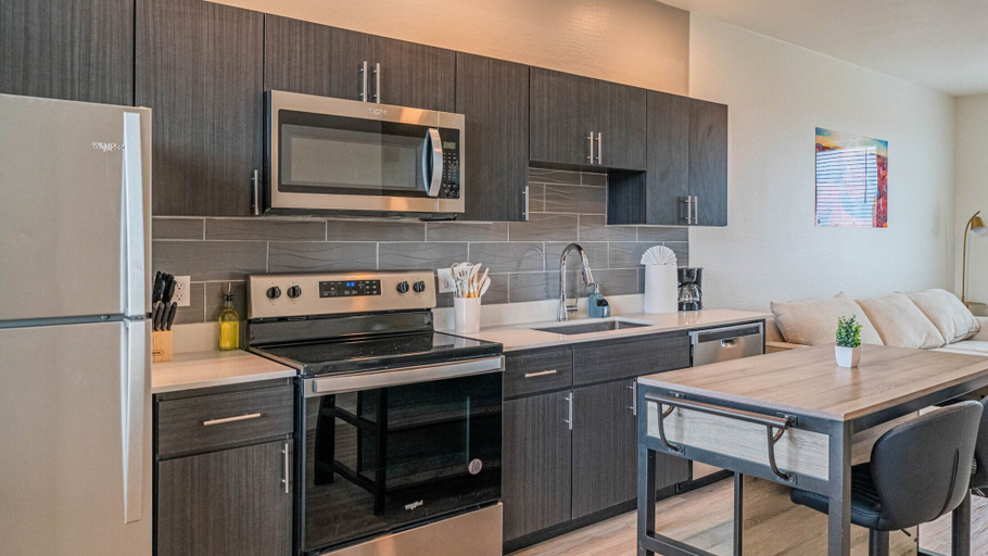 Private kitchen 3, Sleek Stay 4mins to State Farm Stadium, Maricopa