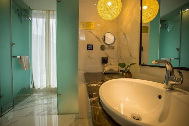 Bathroom 3, Hong Cheng Hotel, Garzê Tibetan