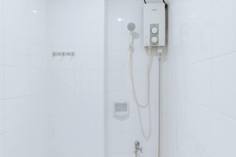 Bathroom 4, RedDoorz Hostel @ Tita Aidz Inn Baguio, Baguio City