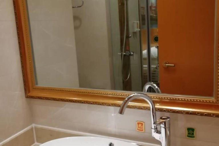 Bathroom 4, Vienna Hotel (Yueyang Linxiang Government Affairs Center), Yueyang