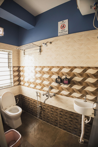 Bathroom 4, Lotus Leaf Guest House, Kamrup Metropolitan
