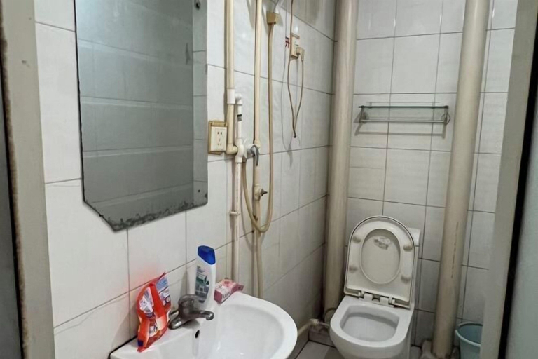Bathroom, Shenghui Express Hotel, Shijiazhuang