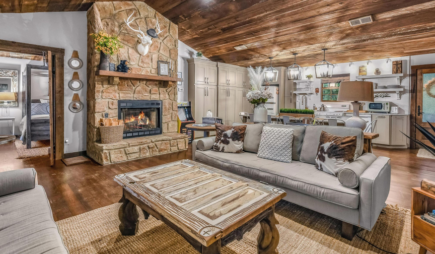 Others 1, Summer Wind 2 Bedroom Cabin by RedAwning, Sevier