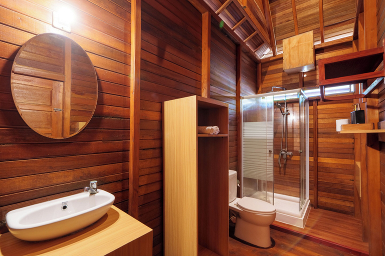 Bathroom 5, UMARIMBA Beach Lodge, Lombok