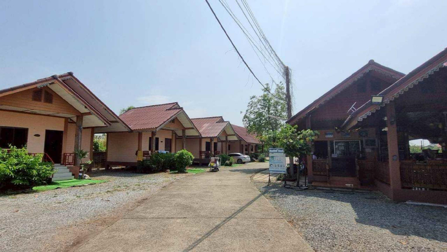 Entrance 2, Sinsawat Resort, Muang Uttaradit
