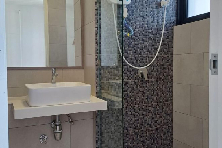 Bathroom 3, Urban Retreat @ The Shore • CBD • Pool, Kota Kinabalu