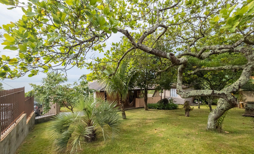 Property grounds, House w/ Barbecue 140m From the Beach Shd0071, Florianopolis