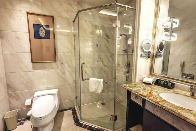 Bathroom 4, Ramada Plaza by Wyndham Tian Lu Hotel Wuhan, Wuhan