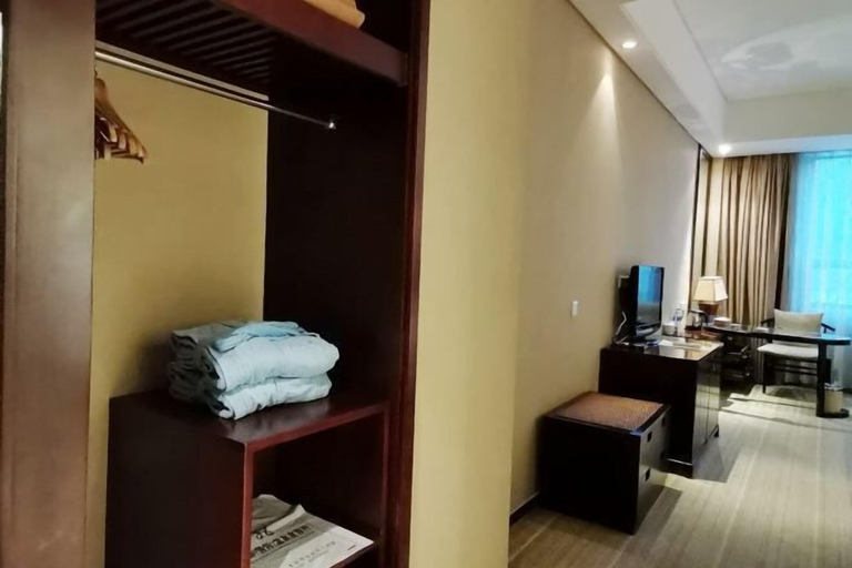 Bedroom 2, Kedu International Hot Spring Hotel, Longyan