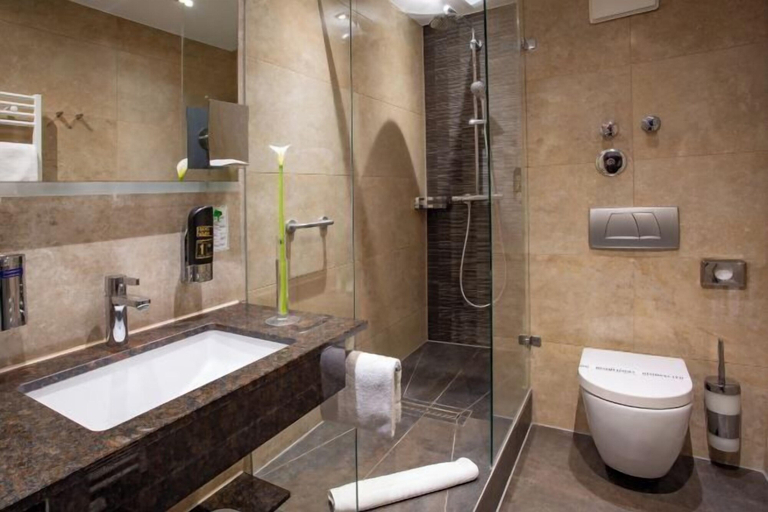 Bathroom 3, Tiptop Hotel Burgschmiet Garni, Nürnberg