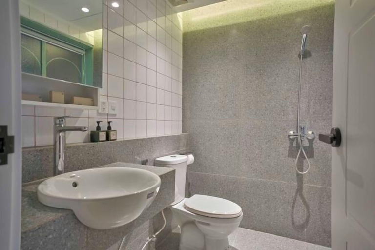 Bathroom 5, Express by M Village Pham Ngu Lao, District 1