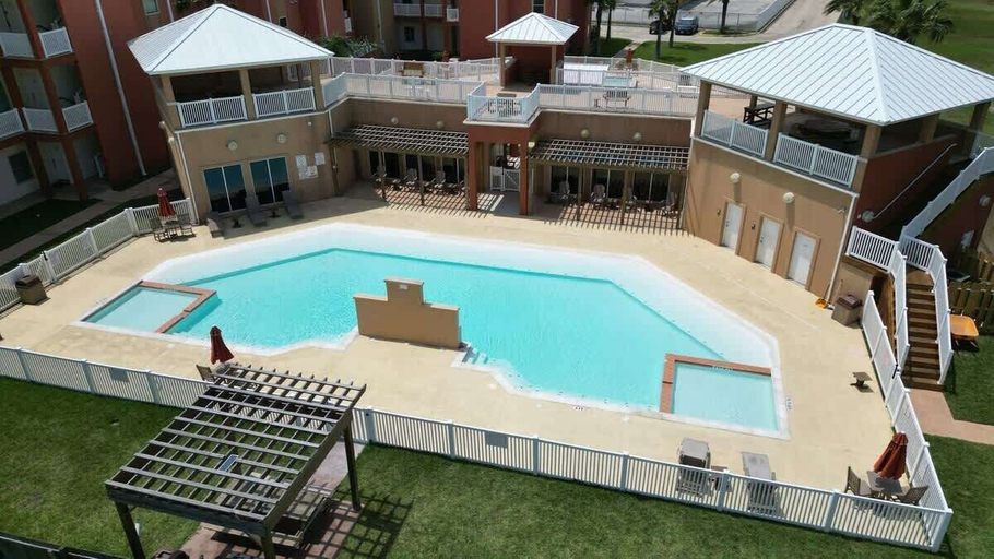 Sport & Beauty 4, Like New Killer Patio - Stunner Close to Beach, Cameron