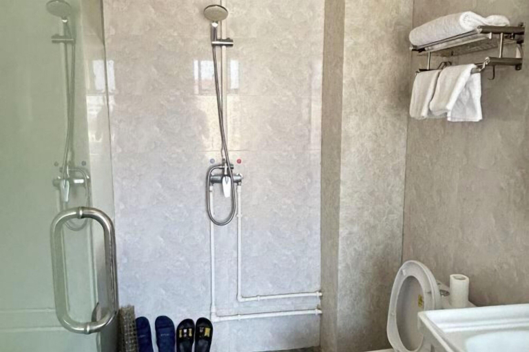 Bathroom 3, Nanyuan Hostelry, Xi'an