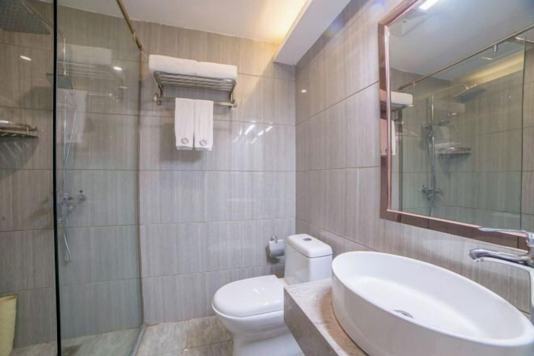 Bathroom, Xinguolv Hotel, Ngawa Tibetan and Qiang
