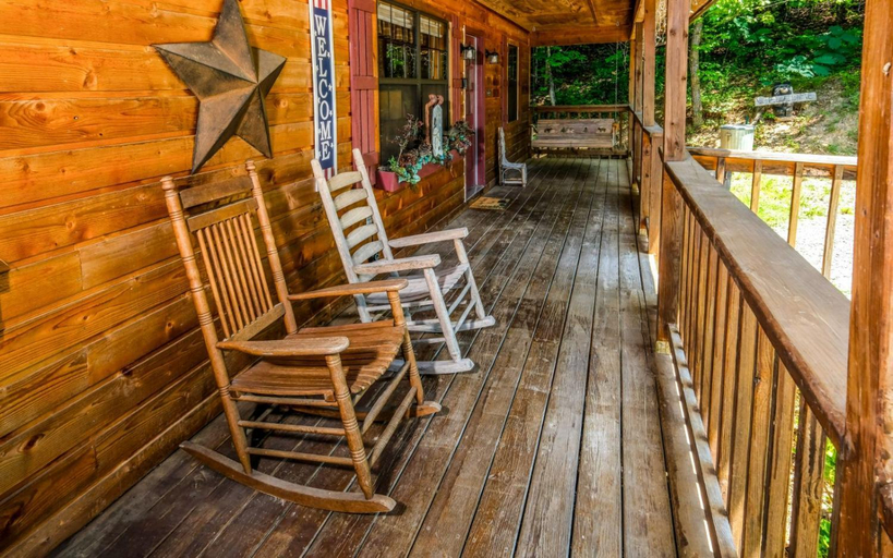 Others 5, TN Bear Den, Sevier