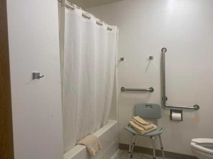 Bathroom 5, Aspen Inn, Cook