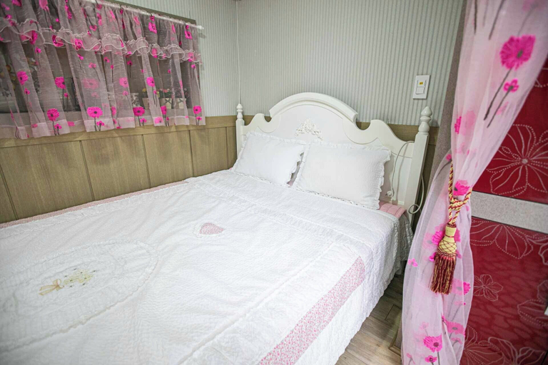 Bedroom 3, Jirisan 1 Night 2 Days Pension, Gurye