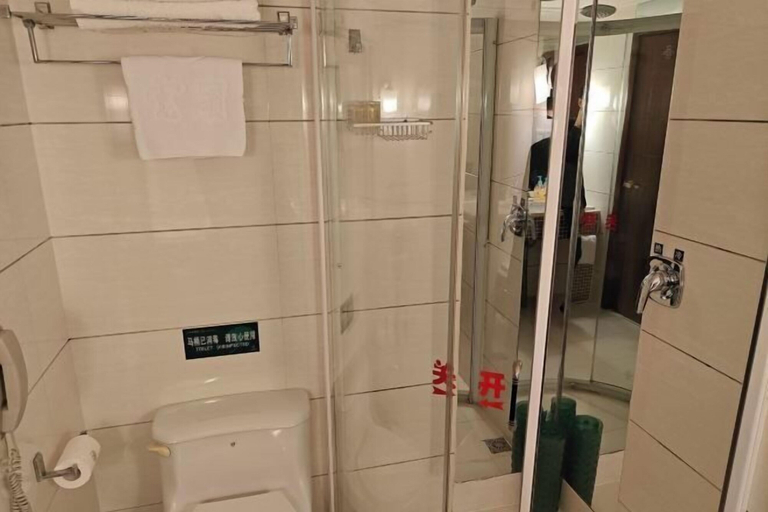 Bathroom 4, Lian Yun Hotel, Kunming