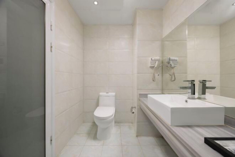 Bathroom 4, Qisheng Hotel, Dongguan