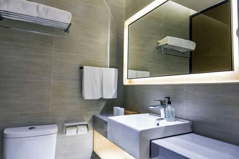 Bathroom 4, Ji Hotel, Xiamen