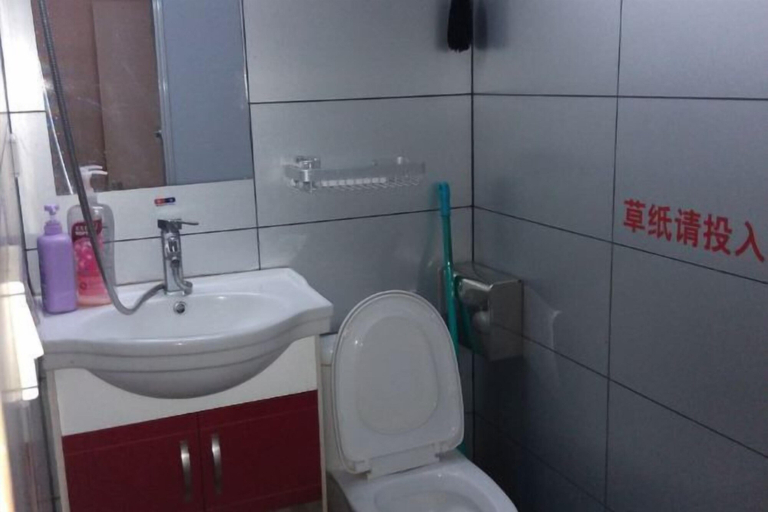 Bathroom, Yongjia Yongping Home Inn, Wenzhou