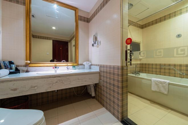 Bathroom, Chengyang Detai Hotel, Qingdao