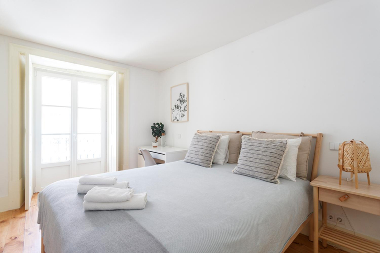Bedroom 4, Double Room with Private WC in Shared House in Downtown Lisbon, Lisbon
