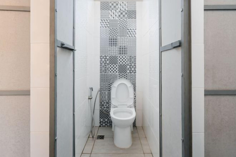 Bathroom 3, 7 Inn Semporna, Semporna