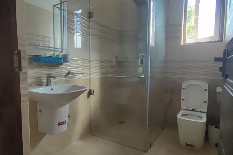 Bathroom 3, Villa Infinity Negombo, Negombo
