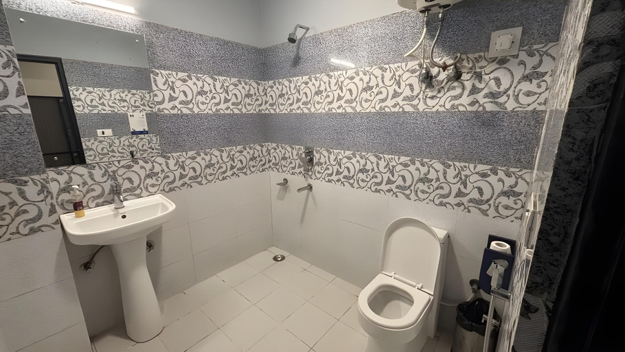 Bathroom, Shalom Backpackers Mcleodganj (Dharamkot), Kangra