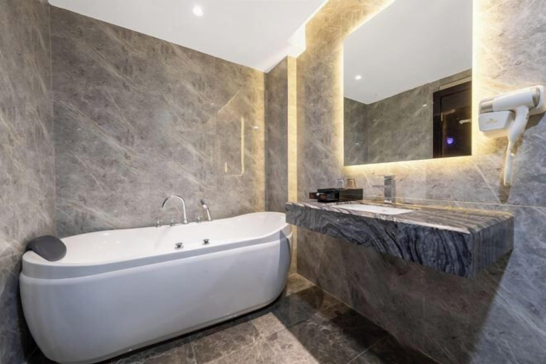 Bathroom 4, Huanyang Oriental Hotel, Shantou