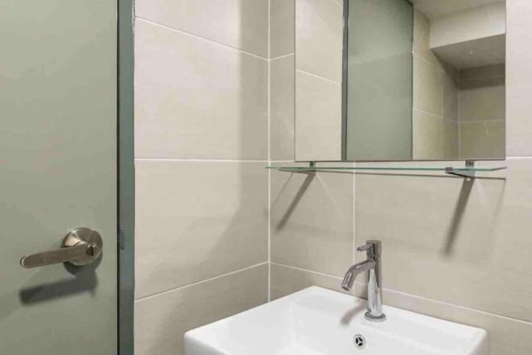 Bathroom 4, Pinnacle Duplex@5m Walk to Paradigm Mall+WIFI, Petaling Jaya