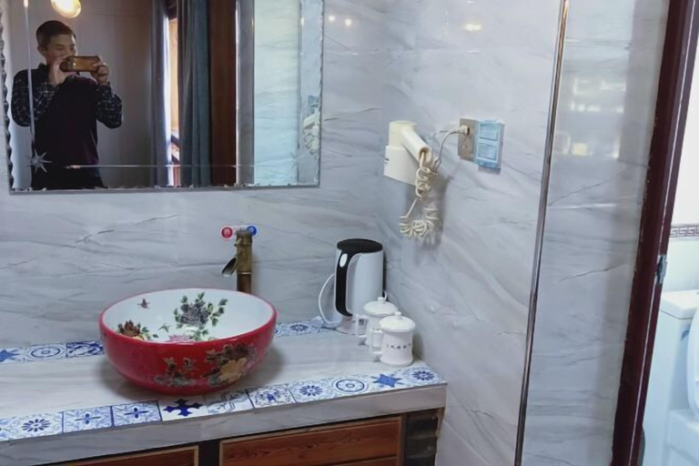 Bathroom, Sangu Maolu Hostel, Jinhua