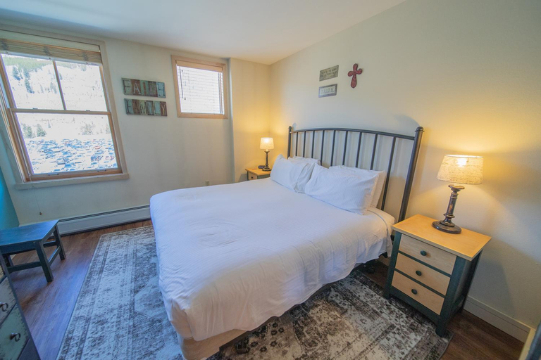 Bedroom 2, Silver Mill 8302, Summit