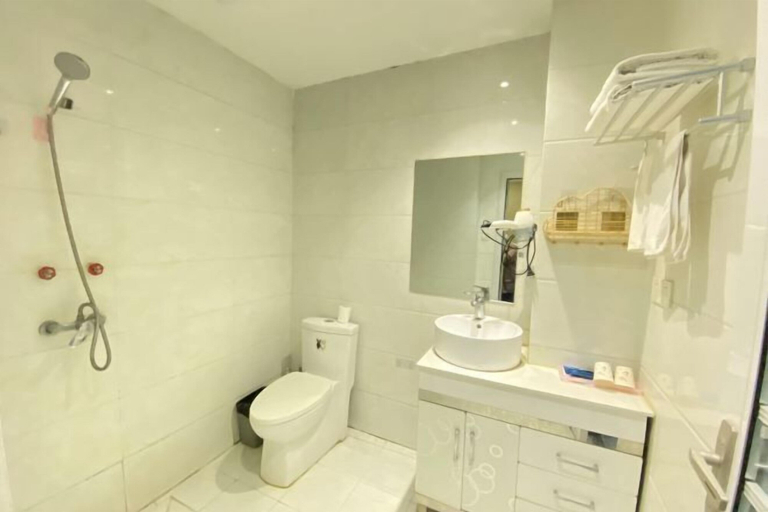 Bathroom 3, Zhenjiang Beisheng Hotel, Zhenjiang