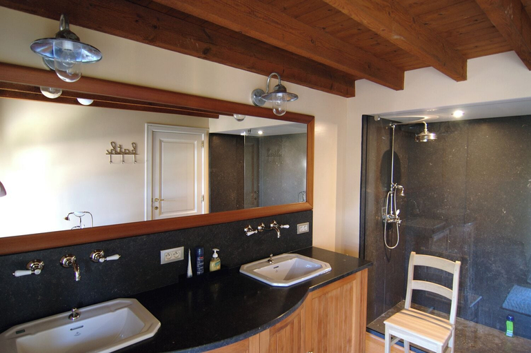 Bathroom 3, Villa Krat, Vlaams Brabant