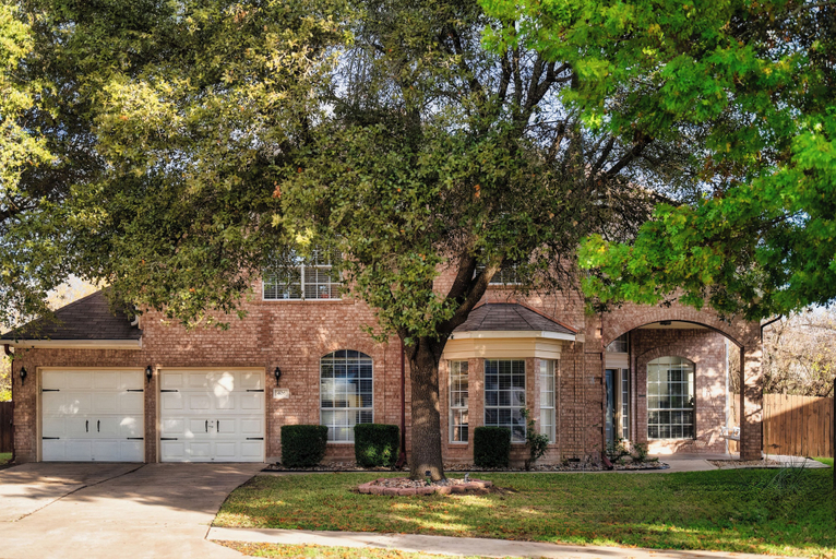Exterior, Geyser Ave, Travis