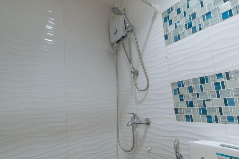 Bathroom 5, Algers Suites Bayan-Bayanan Marikina City, Marikina