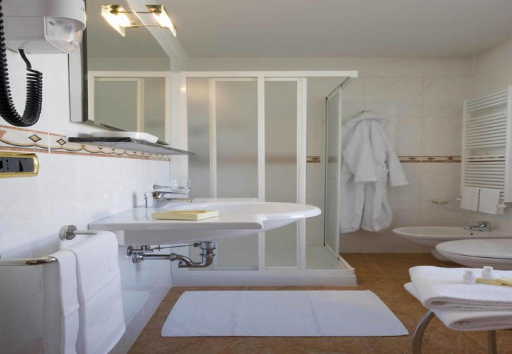 Bathroom 3, Hotel President Venezia, Venezia