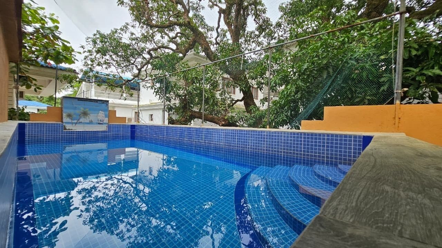Pool, Poonam Grand, North Goa