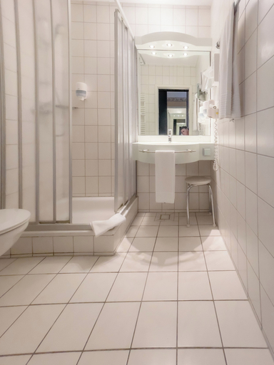 Bathroom 5, Hotel Zur Alten Schmiede, Burgenlandkreis