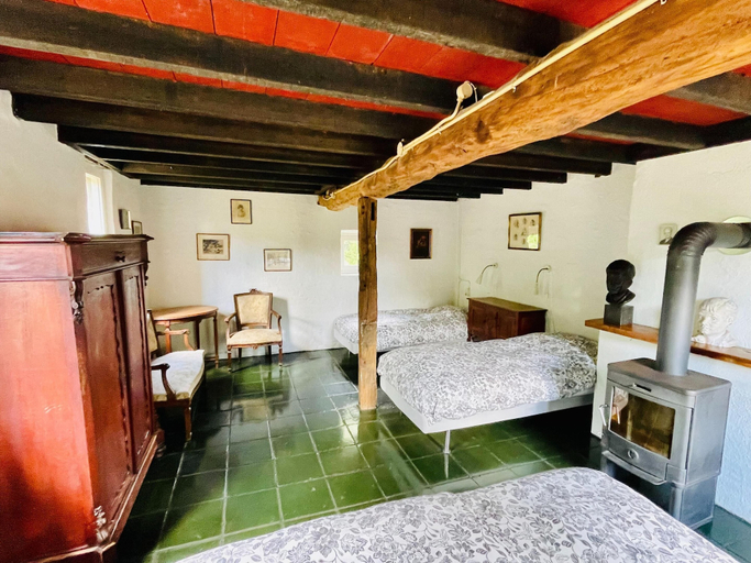 Others 5, Spacious Farmhouse near Forest in Stramproy, Weert