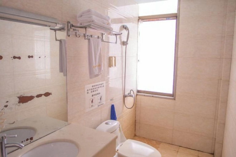 Bathroom 5, Pu'an Pengcheng Hotel (Putian Avenue), Qianxinan Buyei and Miao