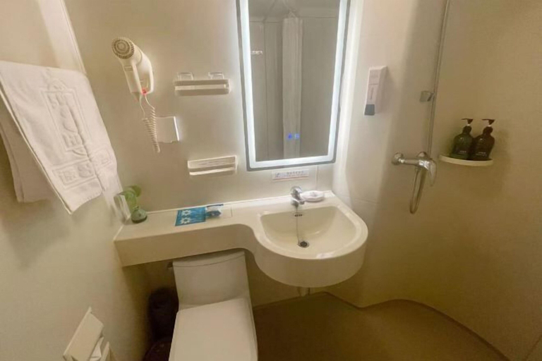 Bathroom 3, Super 8 Hotel (Beijing Xizhimen), Beijing