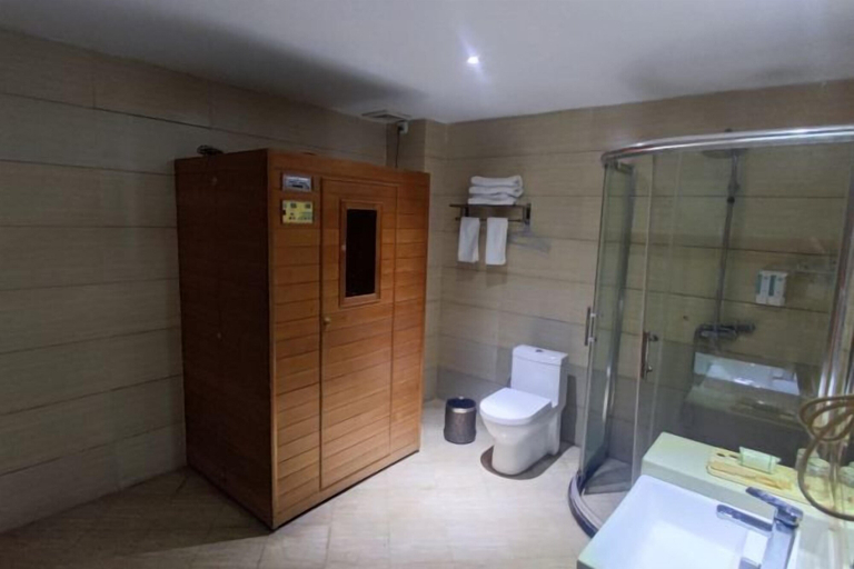 Bathroom, San Xinle Grand Large Hotel, Wenshan Zhuang and Miao