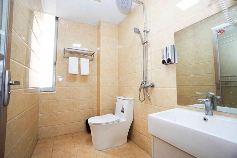 Bathroom 5, Xinyi Holiday Hotel(Guilin High Speed Railway North Station), Guilin