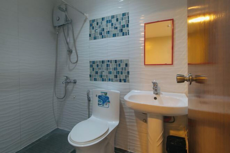 Bathroom 5, Algers Suites Bayan-Bayanan Marikina City, Marikina